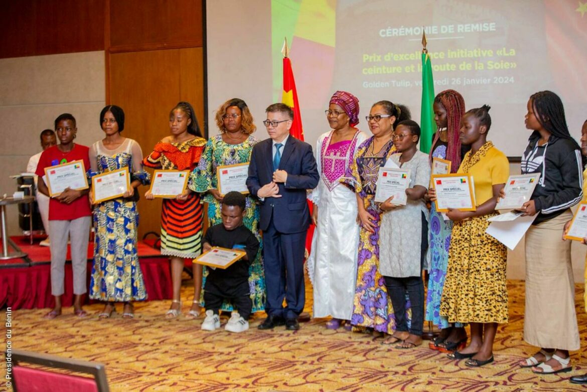 Bénin – Prix d’excellence de la Ceinture et de la Route de la Soie : Le Gouvernement du Bénin et la Chine priment soixante (60) étudiants