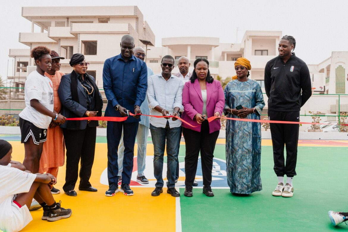 La Ligue Africaine de Basketball et la Ville de Dakar Dévoilent Un Terrain de Basketball Récemment Rénové a Yoff, au Sénégal