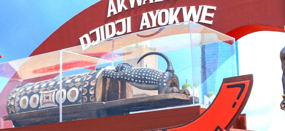 Patrimoine culturel : le tambour parleur du peuple Atchedji, “Djidji Ayokwe”, officiellement presente a ses depositaires avant son depart pour le Musee national des civilisations de Cote d’Ivoire