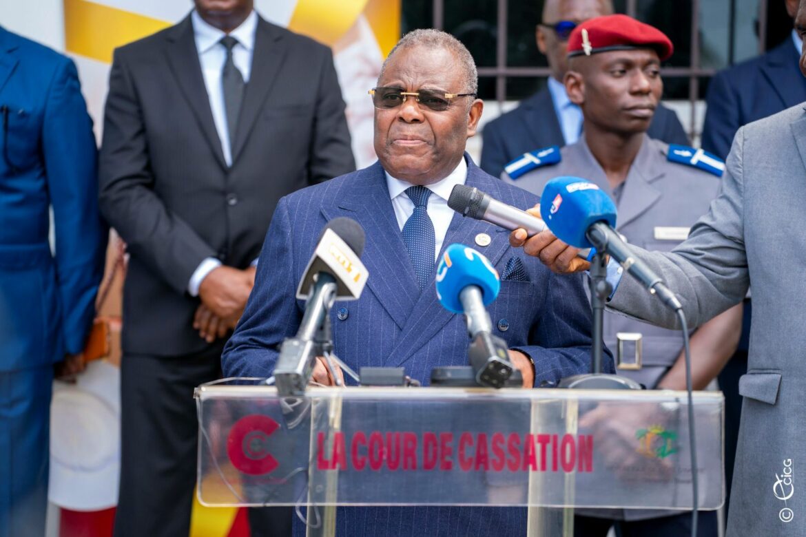 CÔTE D’IVOIRE – Levée de drapeau de la Cour de cassation : le président Yua Koffi réaffirme l’impartialité de l’institution et le respect des droits des citoyens
