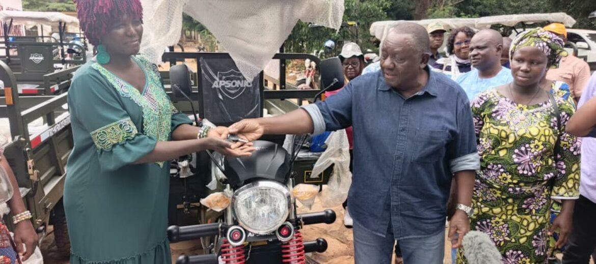 Bénin : le Gouvernement soutient les coopératives villageoises du karité avec 63 kits d’une valeur de plus de 300 millions F CFA