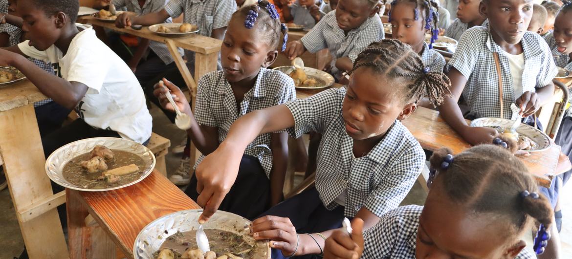 Une réussite rare dans le monde d’aujourd’hui : les repas scolaires, un moyen pour sortir de la pauvreté