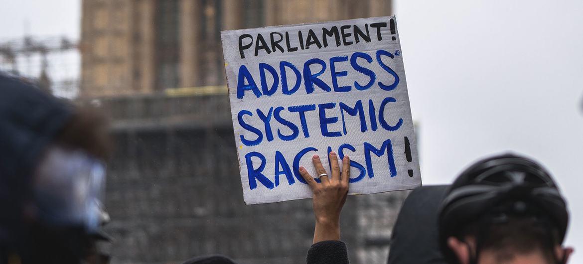 Racisme systémique : pour des mesures ambitieuses en matière de justice réparatrice et d’égalité
