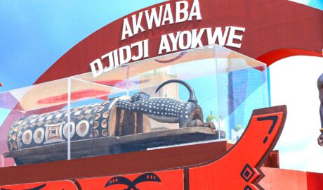Patrimoine culturel : le tambour parleur du peuple Atchedji, “Djidji Ayokwe”, officiellement presente a ses depositaires avant son depart pour le Musee national des civilisations de Cote d’Ivoire